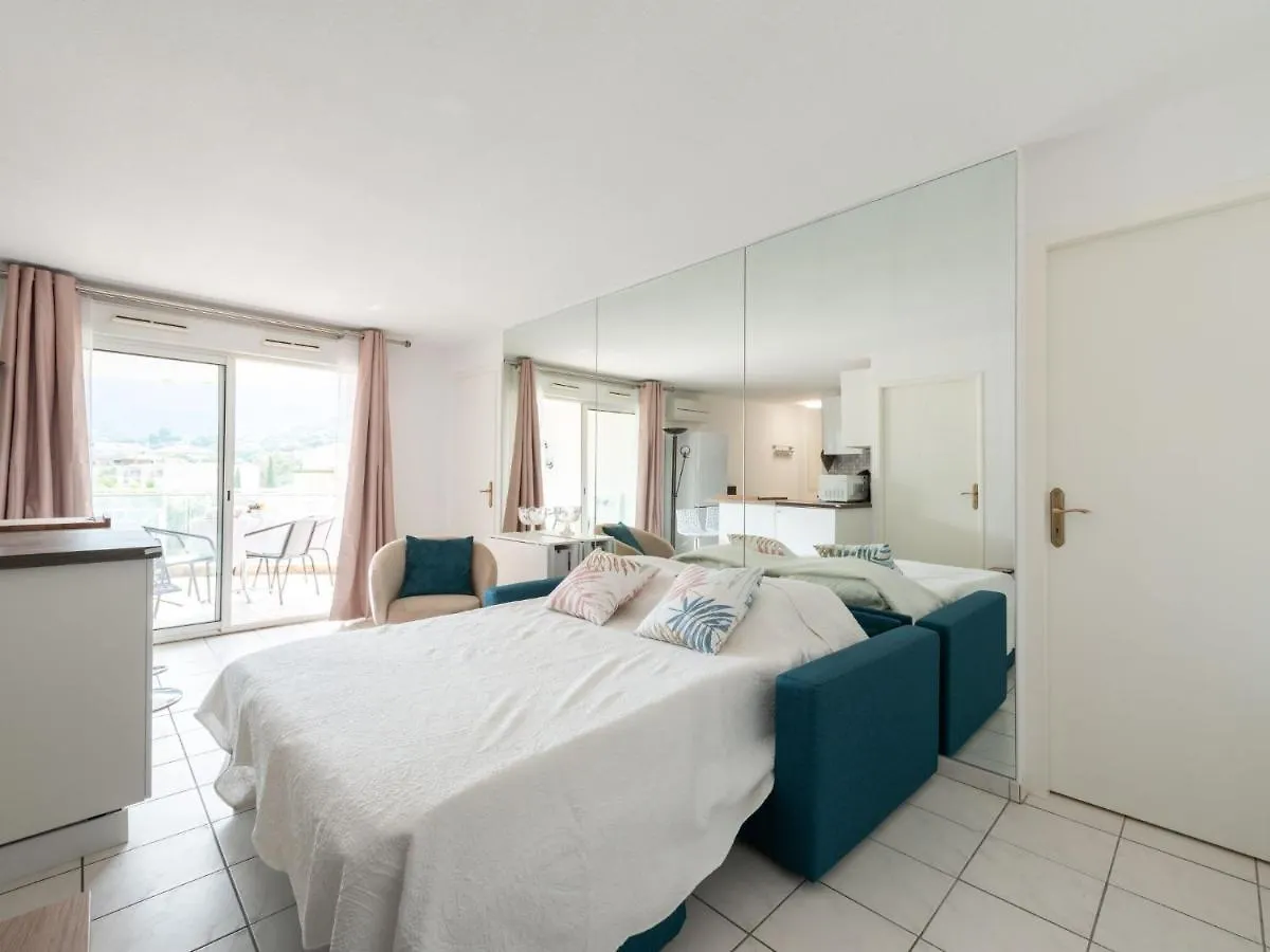 Apartment Turquoise-10 By Interhome كافالير سور مير